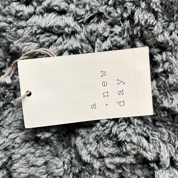 Women’s olive green pleather pants - Picture 3 of 3